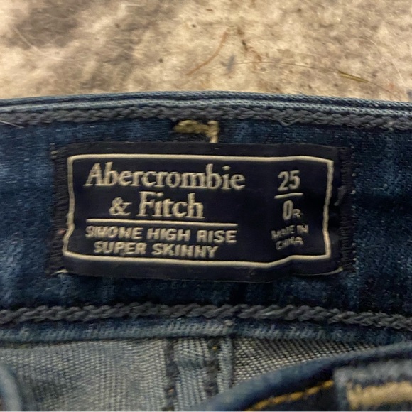 Abercrombie and Fitch high rise skinny jeans. Size 25 - Picture 3 of 4